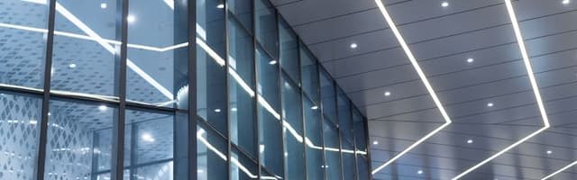 التكلفة الخفية للانجذاب نحو المألوف: لماذا بات التنويع الجغرافي أكثر أهمية من أي وقت مضى Why Geographic Diversification Matters Banner